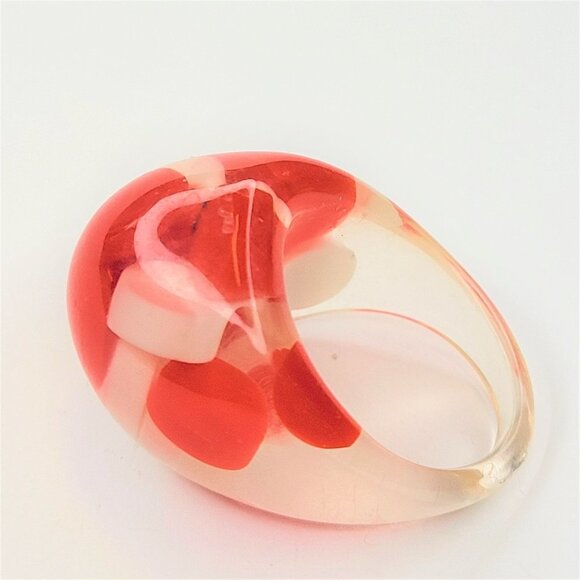 Chunky Oval Shape Resin Ring With Red and White Pill Beads Lucite Large Ring - Picture 3 of 8